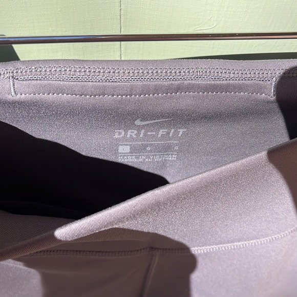 Nike Women’s Gray Leggings size Large - Picture 5 of 6